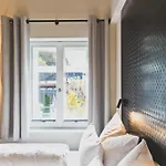 Blaue Rose -digital Check In- Hotel